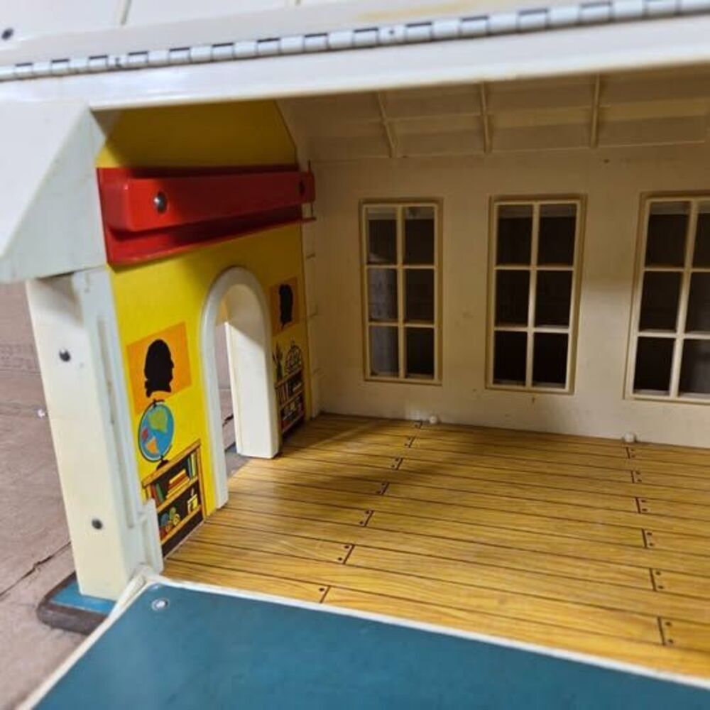 Vintage Fisher Price Little People Family School House, Students & Accessories - Picture 9 of 14